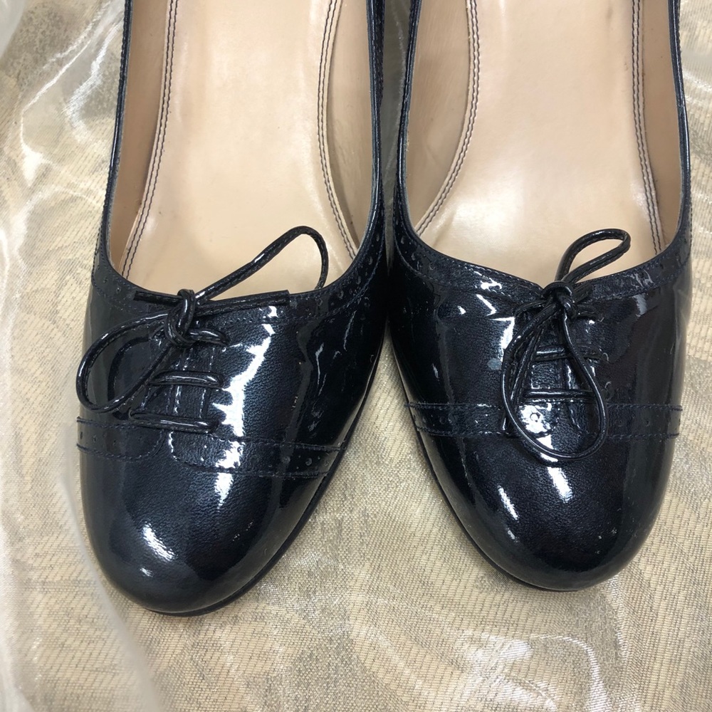 Midnight blue Talbots “oxford style” patent heel